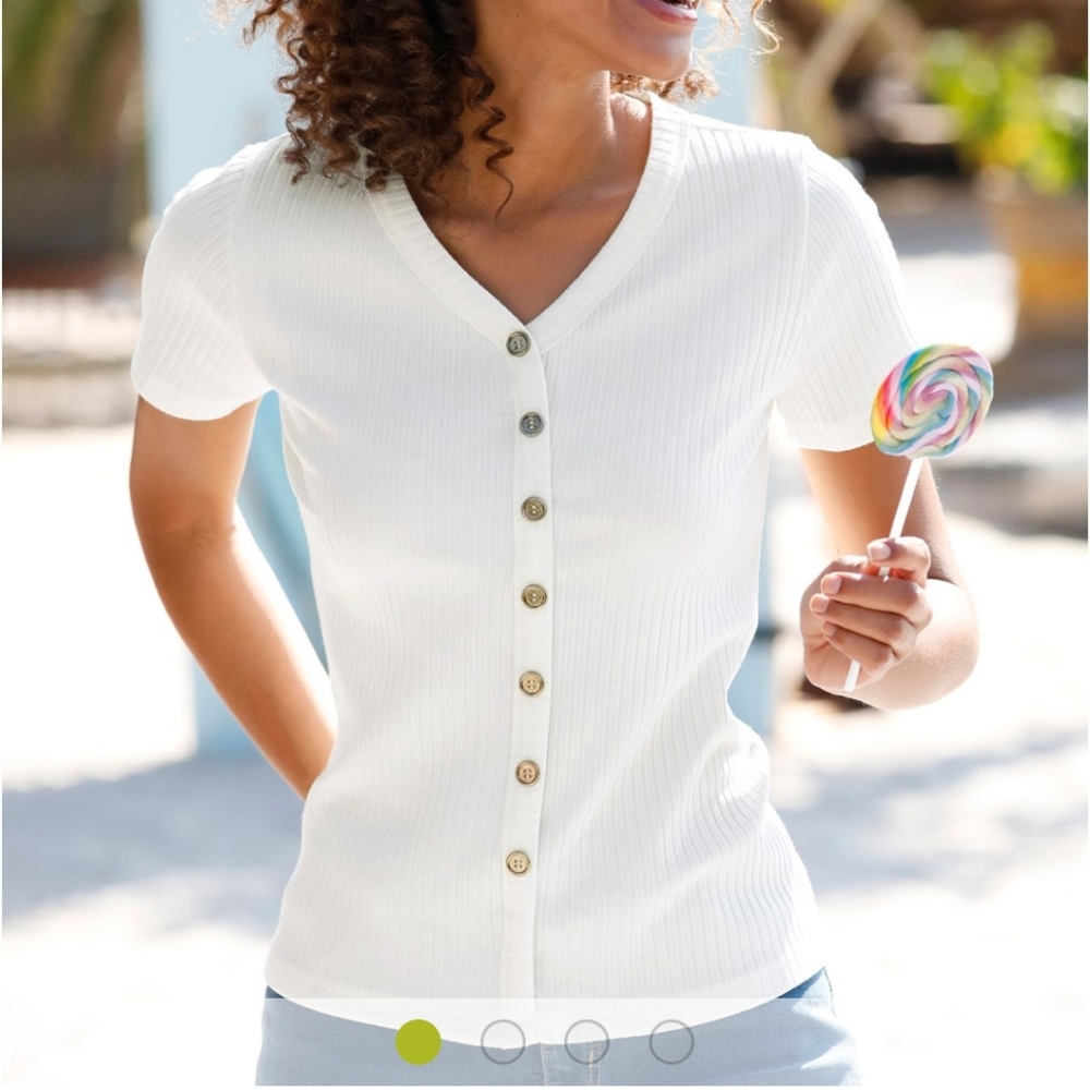 Women's Misses size S (4) ecur Ribbed button up detailed tee, shirt top in great
